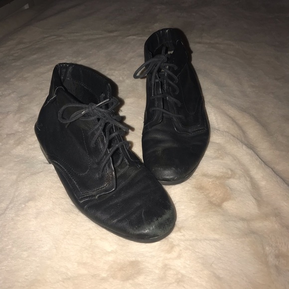 Liz Baker Shoes - 🦋(5/$8) Black lace up boots